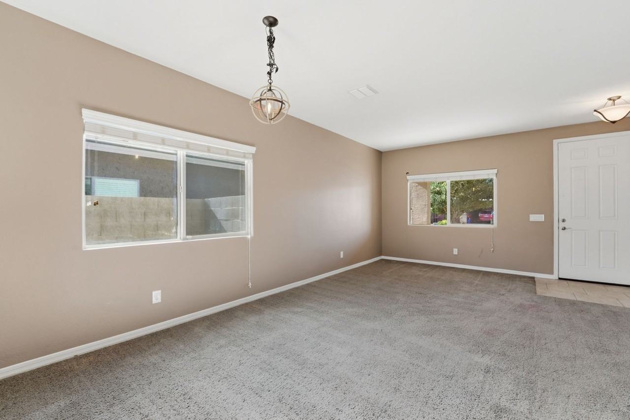 371 W Flame Tree Ave - Photo 6 of 50