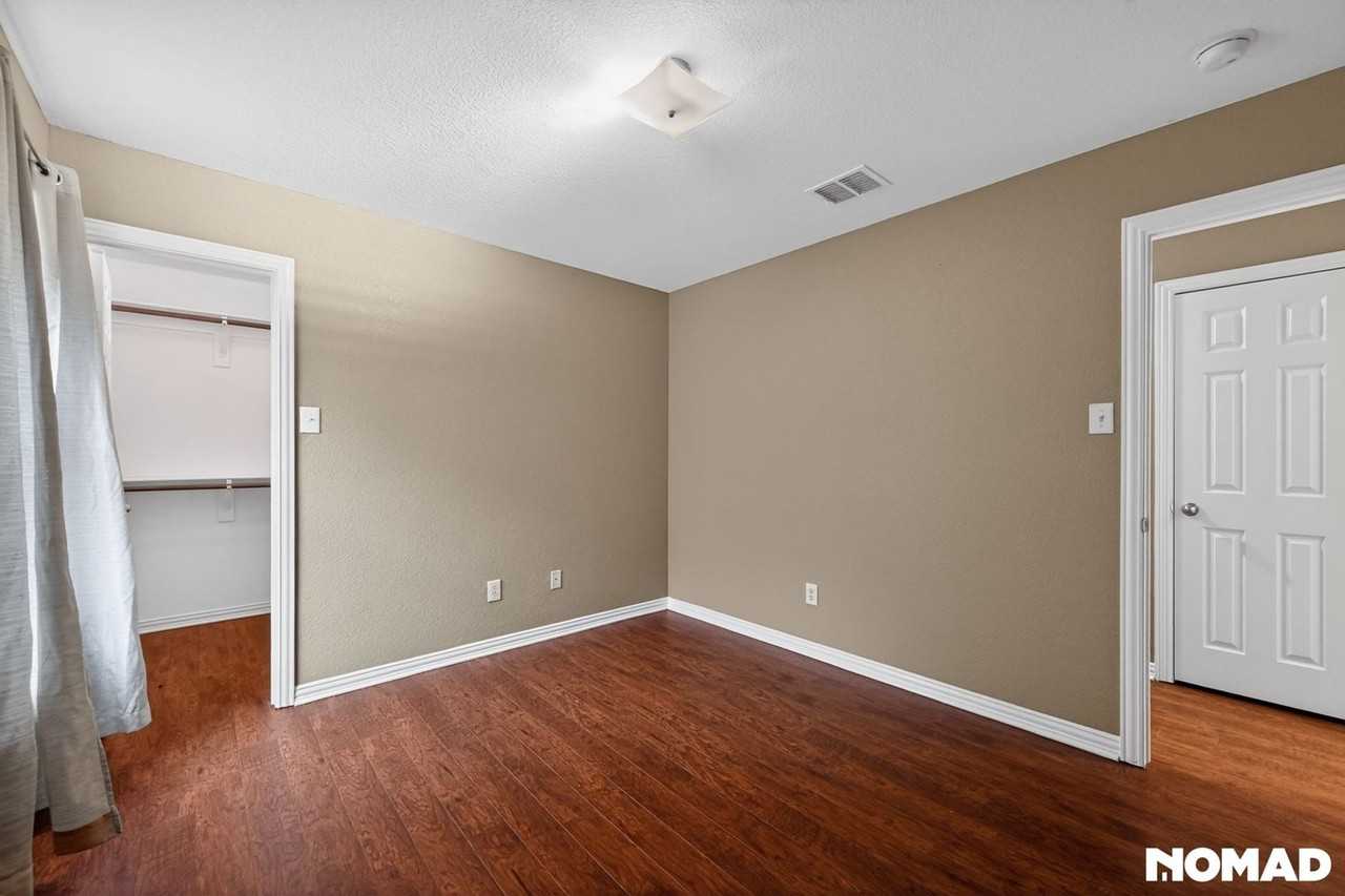 409 Lois Ln - Photo 4 of 32