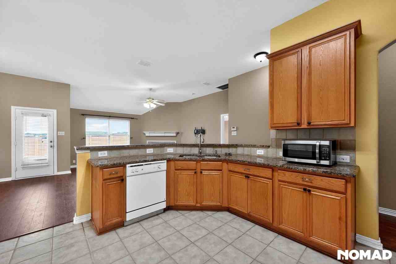 409 Lois Ln - Photo 7 of 32