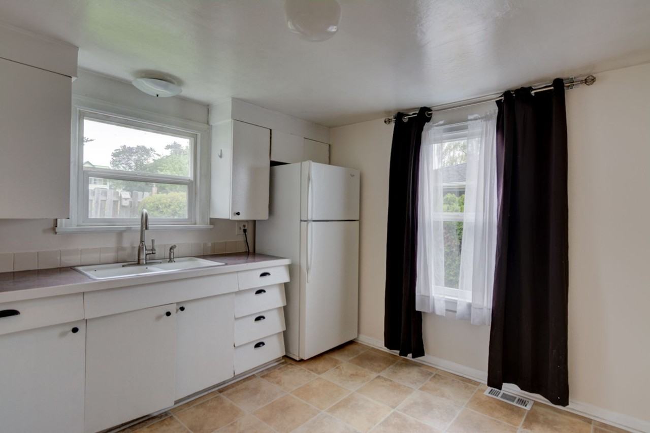 1190 Se 9th Ave - Photo 3 of 24
