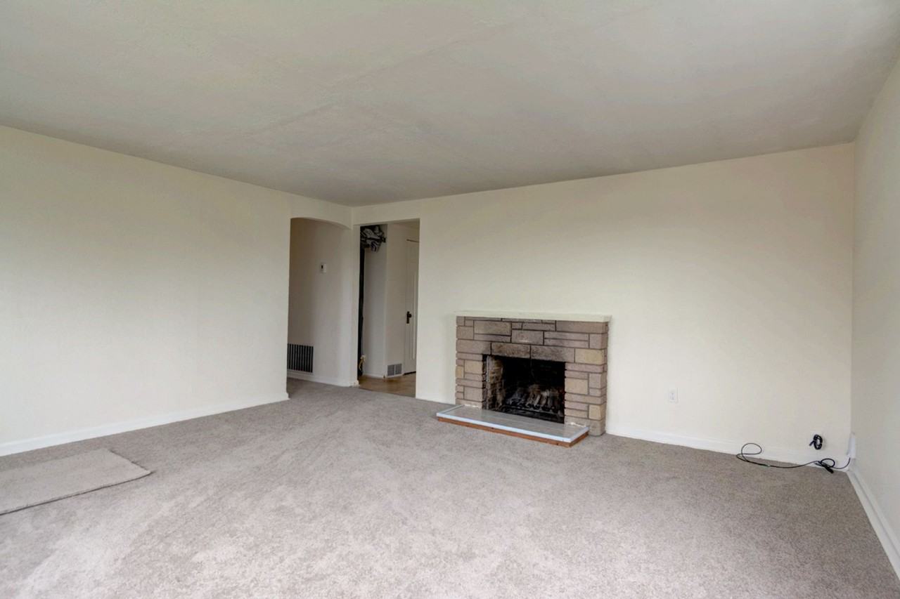 1190 Se 9th Ave - Photo 7 of 24