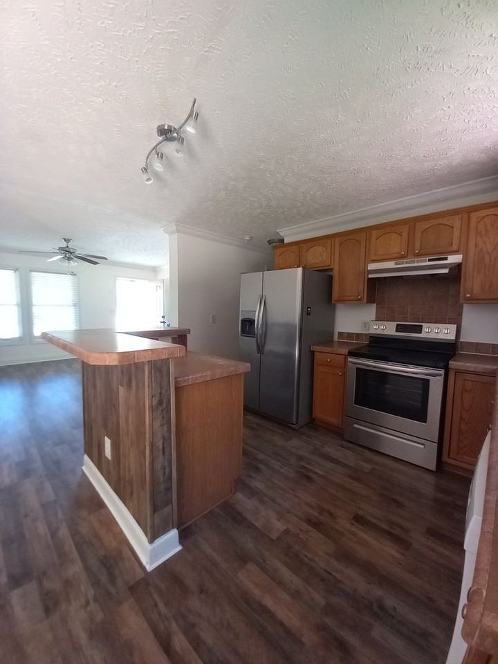 1013 Morning Dale St - Photo 2 of 9