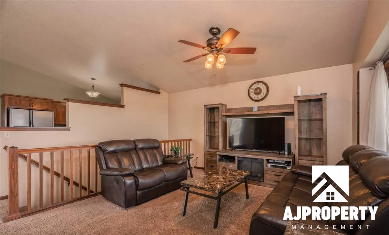 7421 W 64th St - Photo 2 of 18