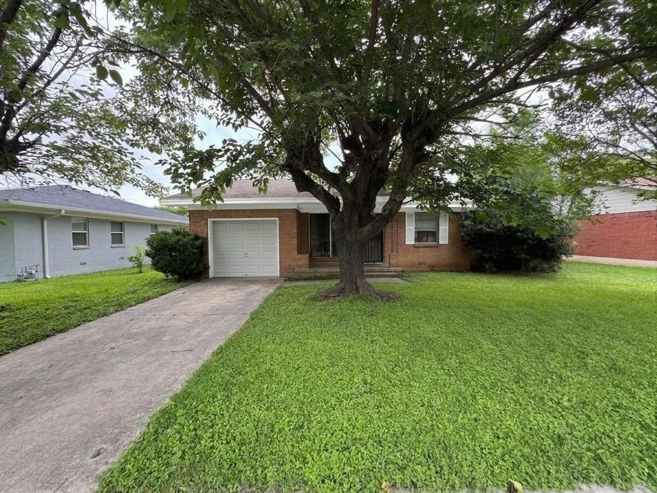 1003 Duvall Dr - Photo 2 of 4