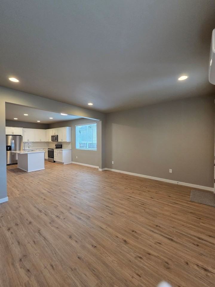 724 N Pearl St - Photo 3 of 23