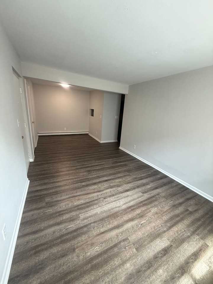2036 Wayne Ave #E - Photo 3 of 19