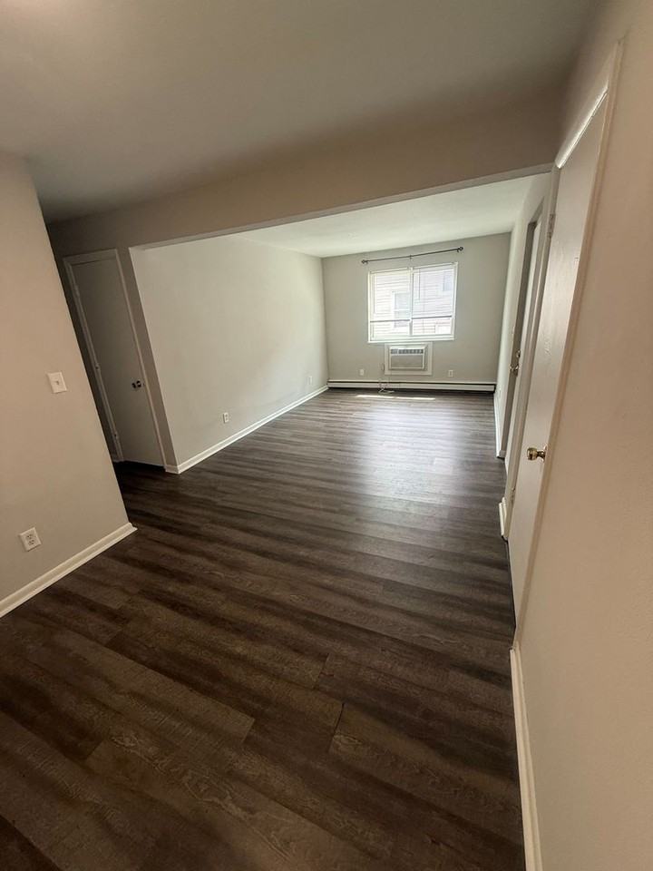 2036 Wayne Ave #E - Photo 6 of 19