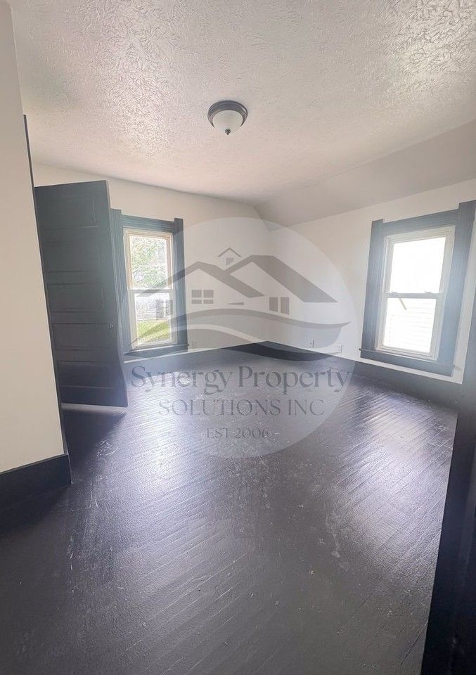 72 Greenwood Ave - Photo 3 of 9