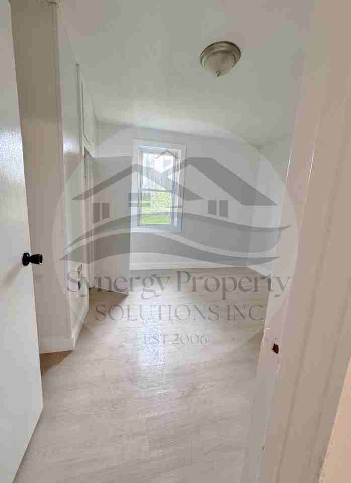 1617 S Main St - Photo 2 of 7