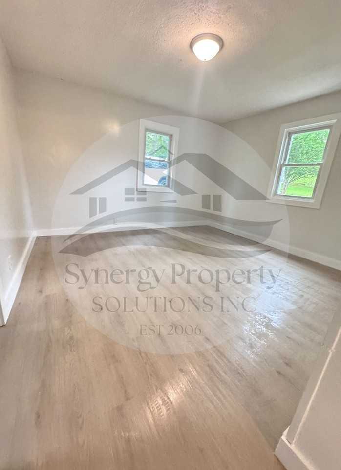 1617 S Main St - Photo 3 of 7