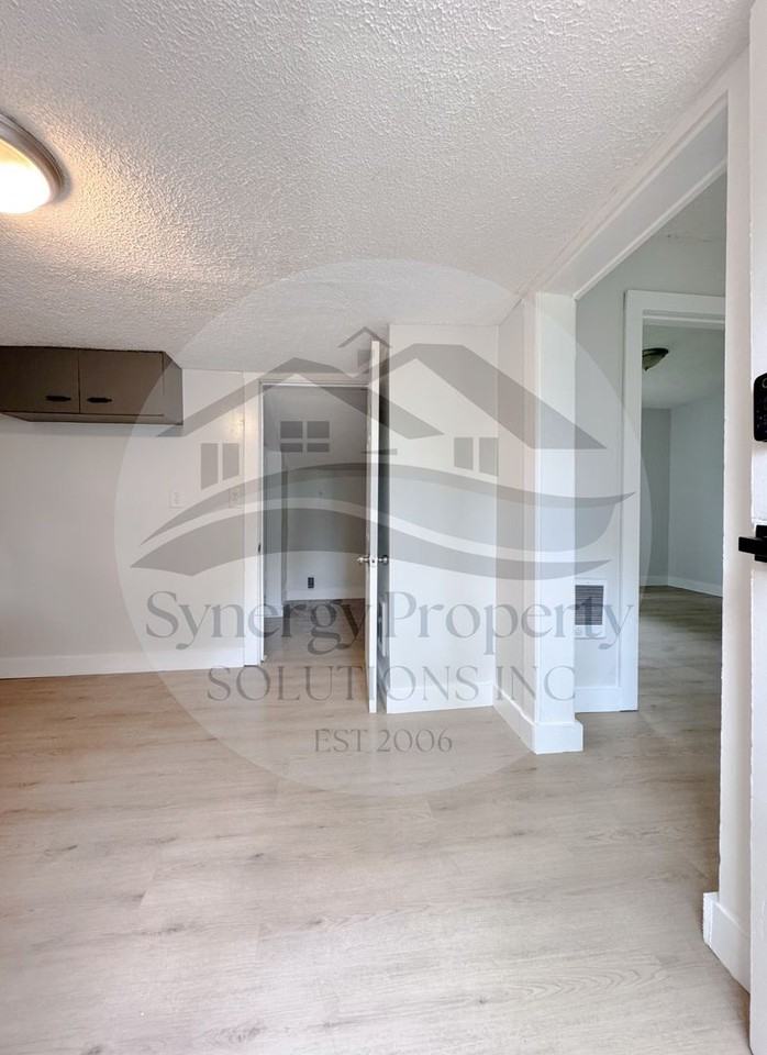 1617 S Main St - Photo 5 of 7
