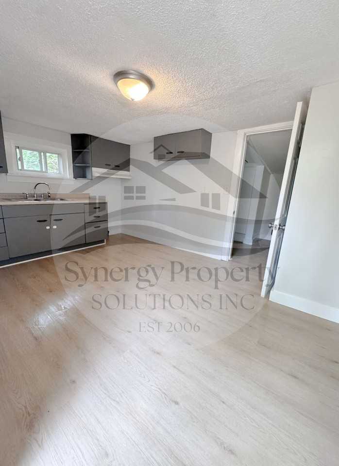 1617 S Main St - Photo 6 of 7