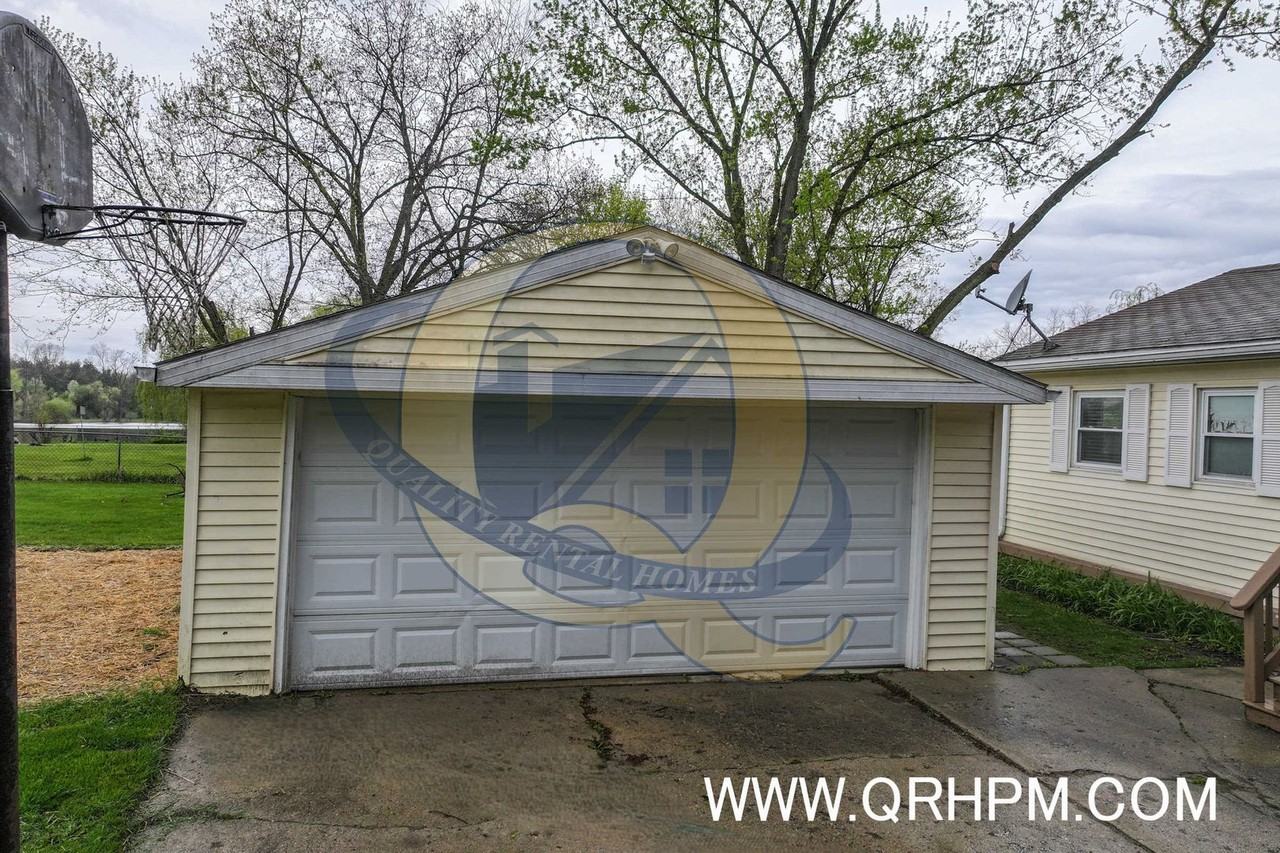 1141 W Cook Rd - Photo 5 of 18