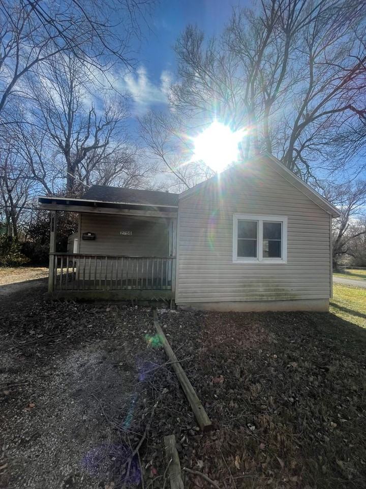 2756 W College St - Photo 2 of 13