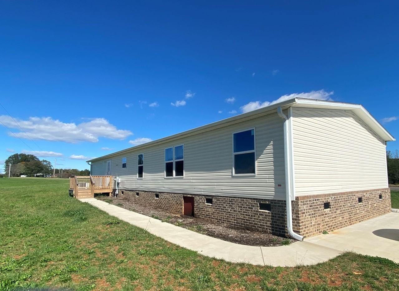 105 Foster Ferry Rd - Photo 2 of 11