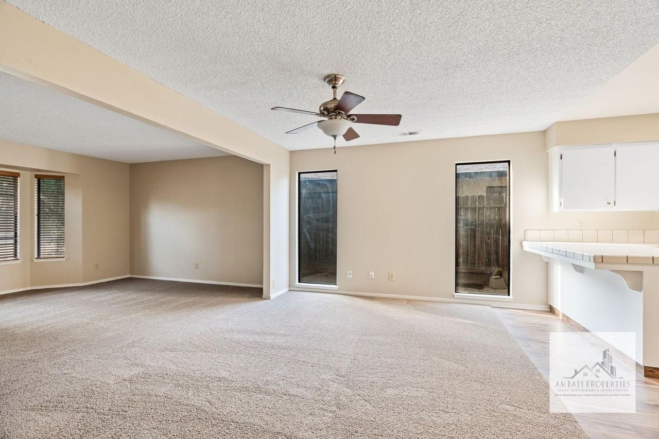 2926 Ezie Ave - Photo 3 of 10