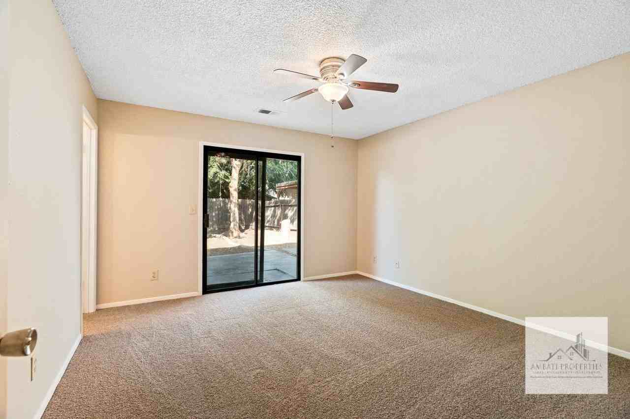 2926 Ezie Ave - Photo 4 of 10