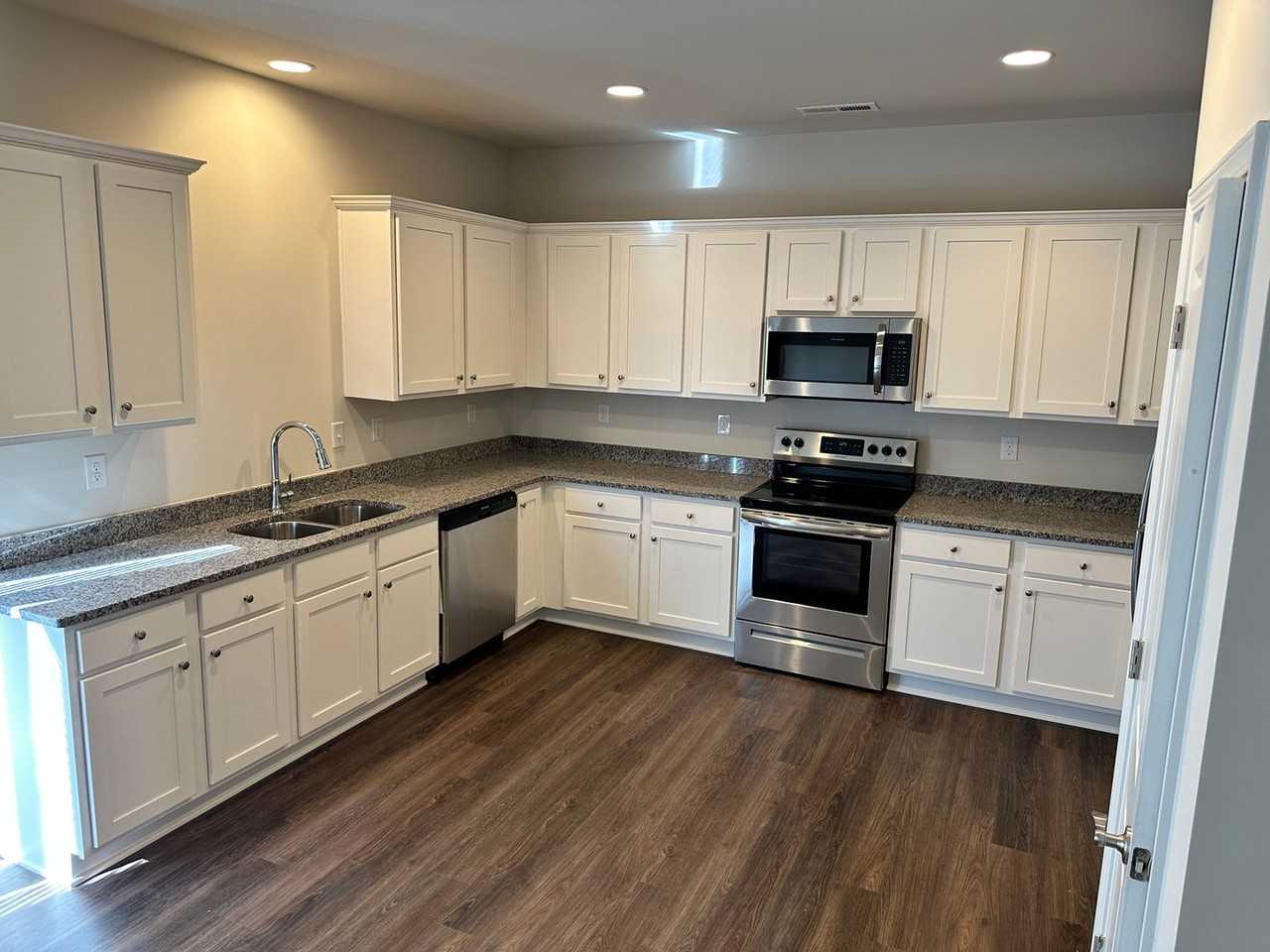 2805 Plantation Way - Photo 3 of 14