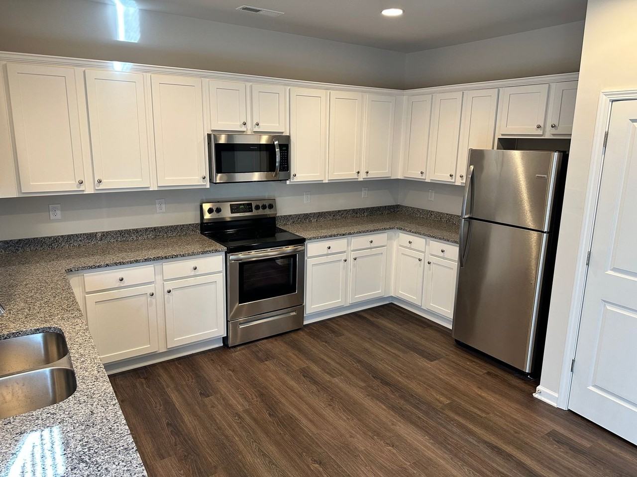 2805 Plantation Way - Photo 4 of 14