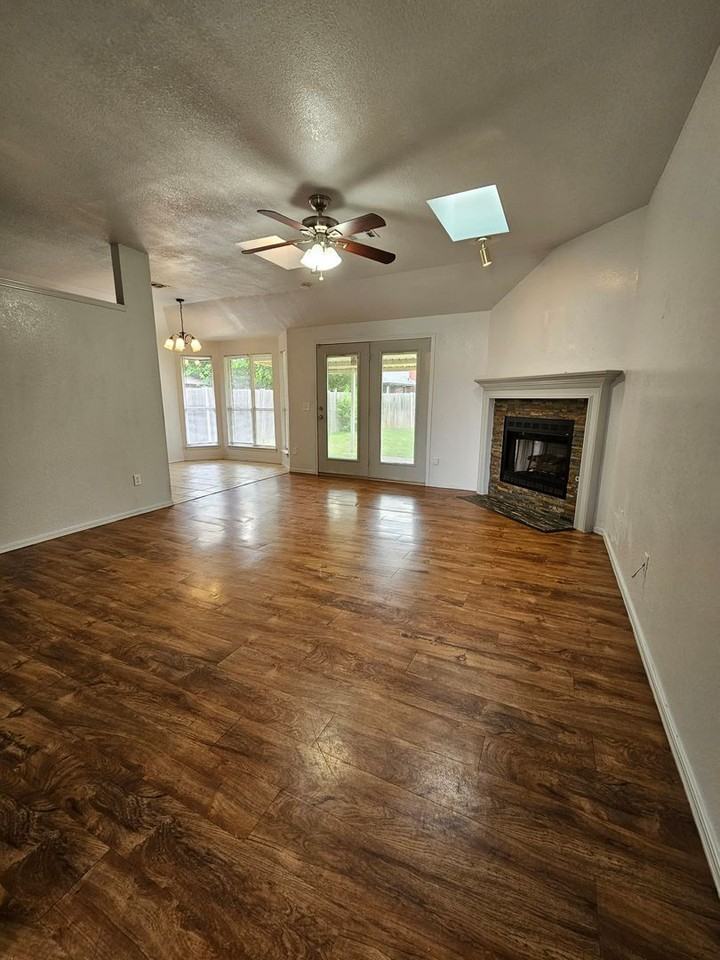 25 Sw 143rd St - Photo 2 of 18