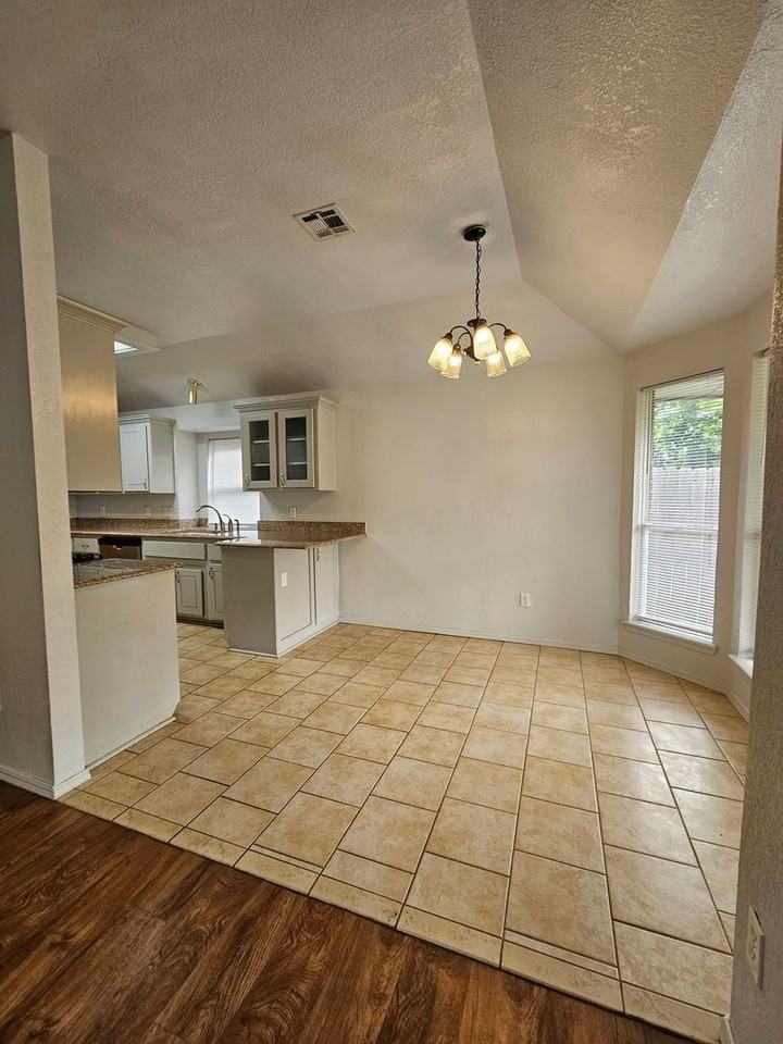 25 Sw 143rd St - Photo 4 of 18