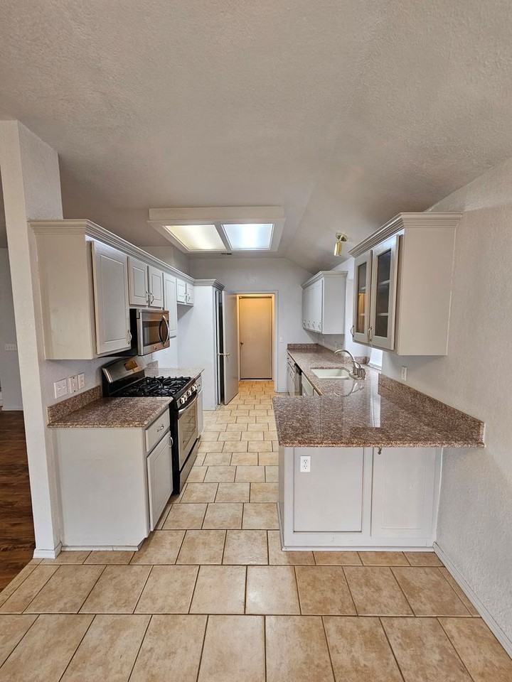 25 Sw 143rd St - Photo 5 of 18