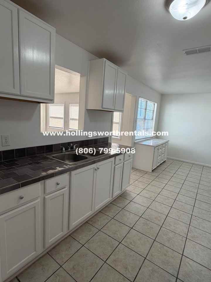 5302 48th St - Photo 6 of 20