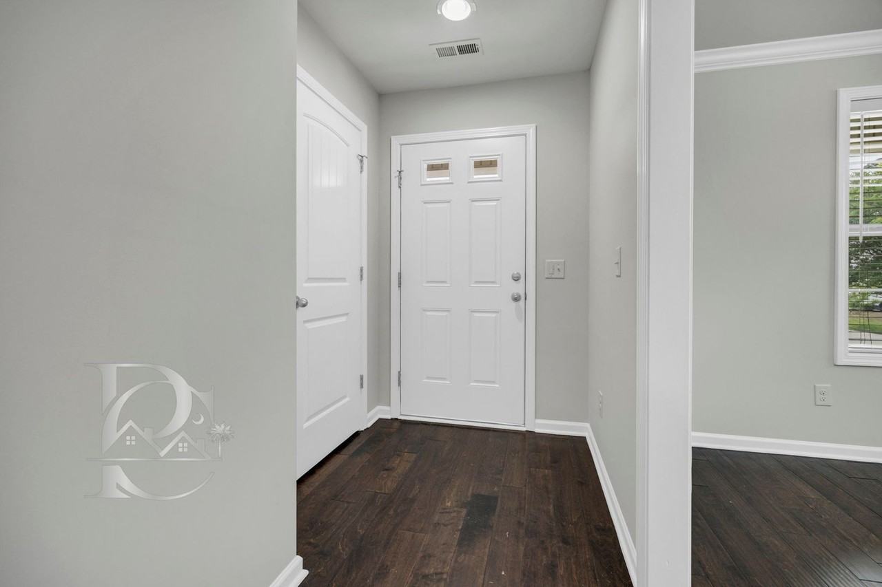 629 Kimpton Dr - Photo 4 of 37