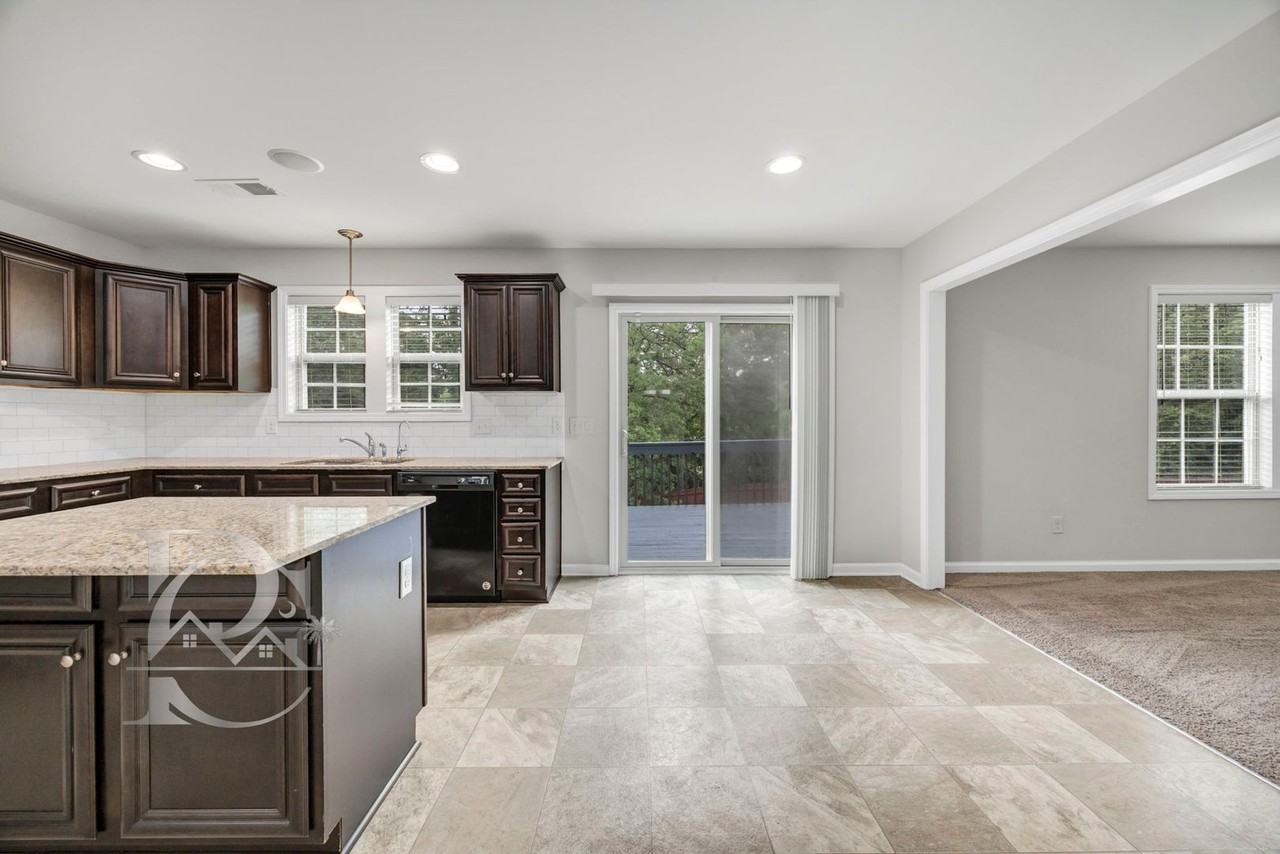 629 Kimpton Dr - Photo 7 of 37
