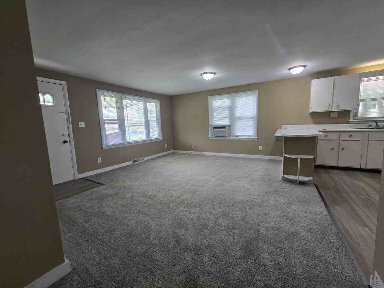 715 Hale St - Photo 3 of 11