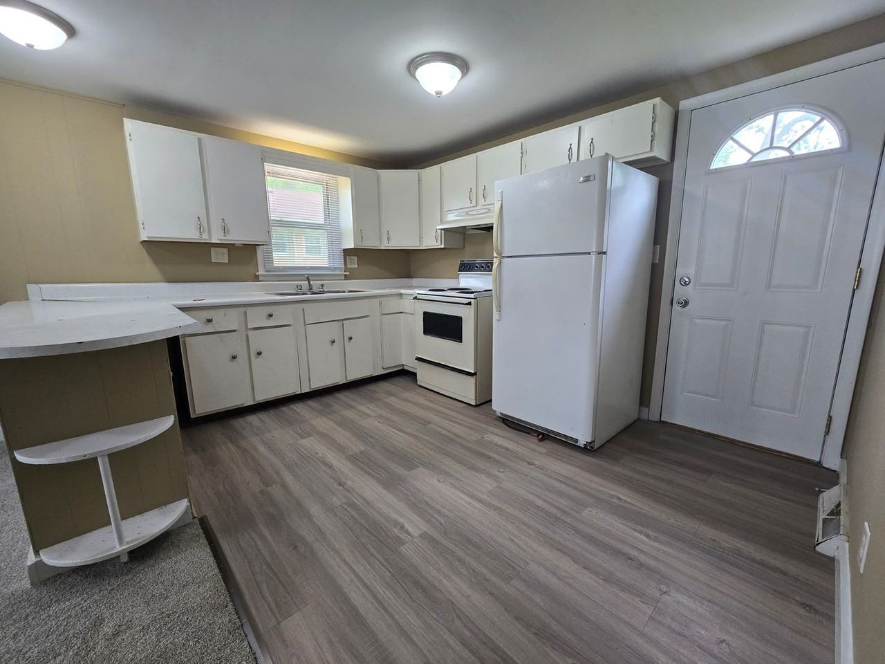 715 Hale St - Photo 4 of 11
