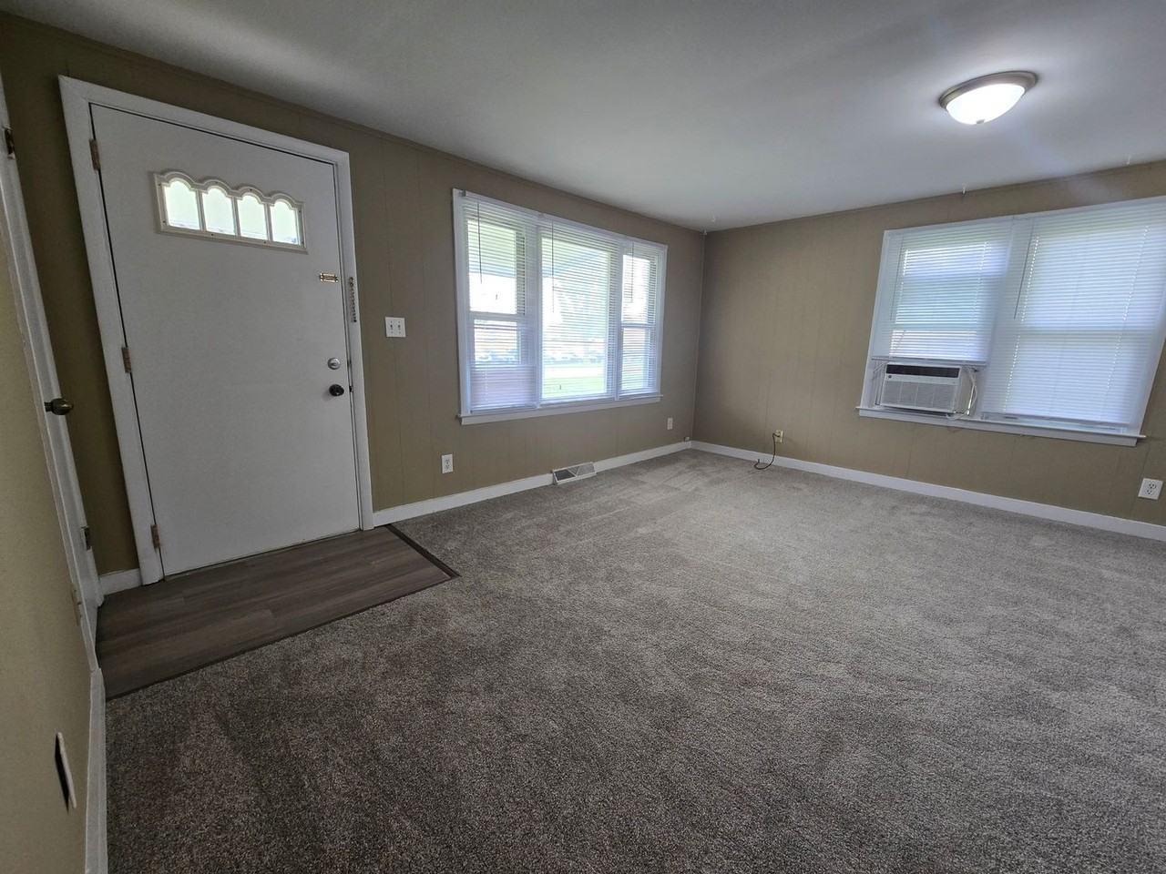 715 Hale St - Photo 6 of 11