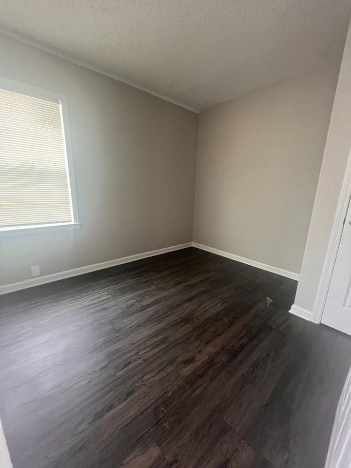 2812 Amsden Ave - Photo 3 of 13