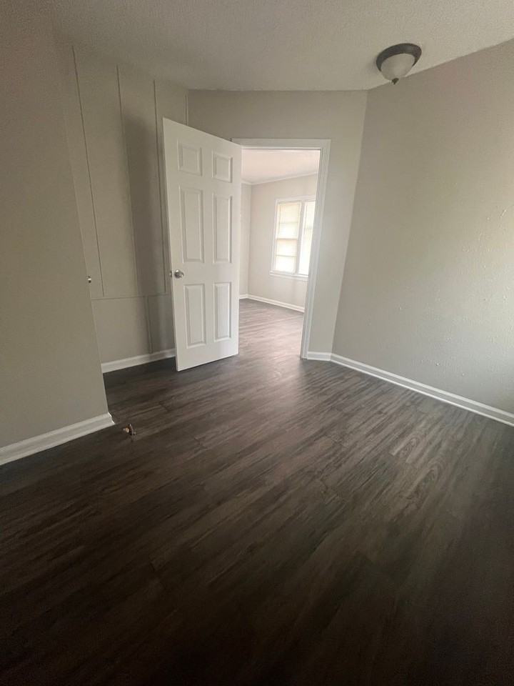 2812 Amsden Ave - Photo 4 of 13