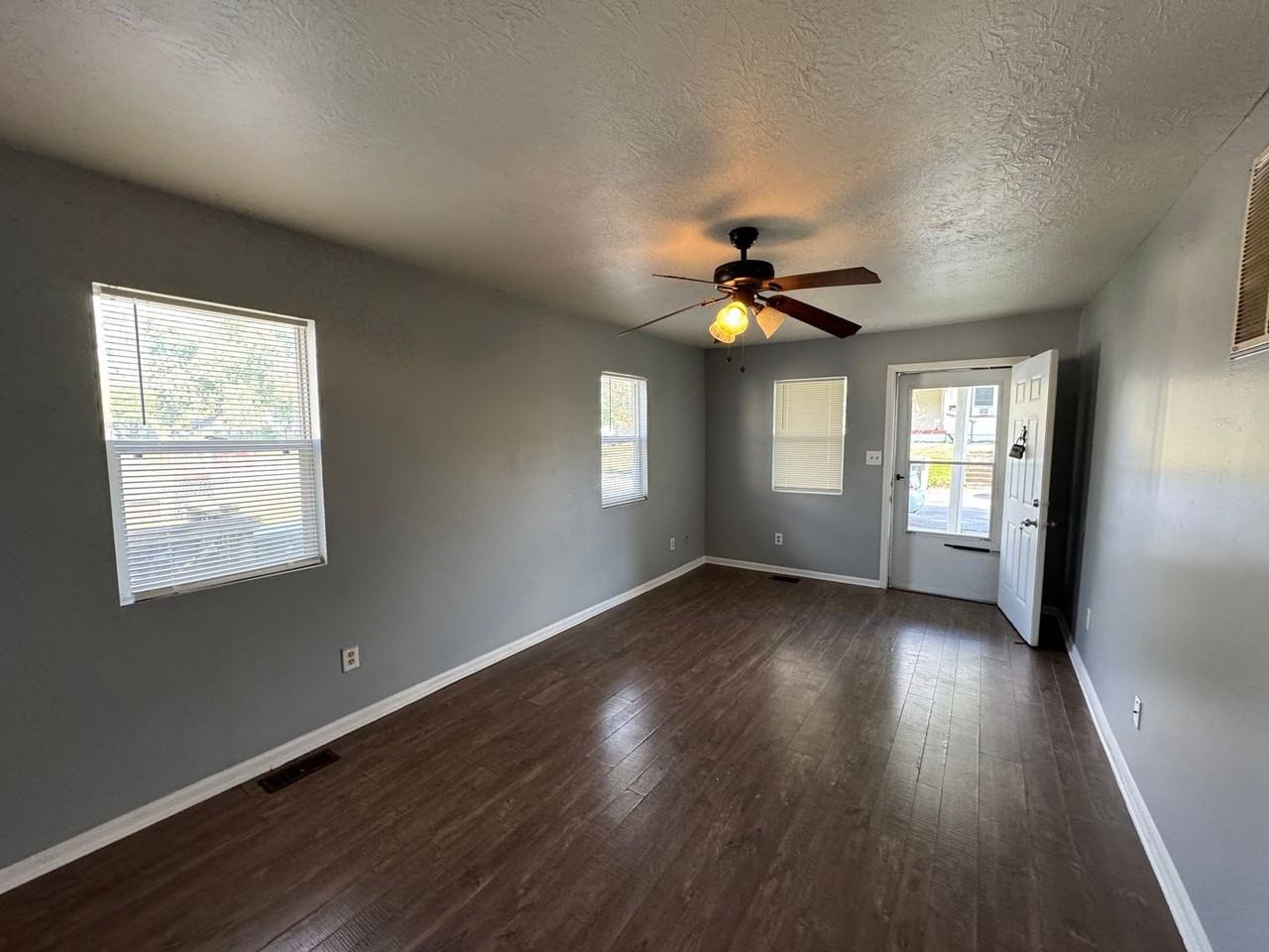 1506 Nelson Ave - Photo 6 of 26