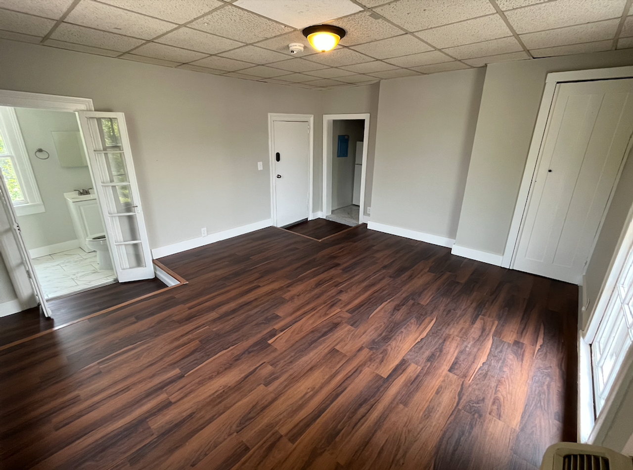 1221 White Ave - Photo 2 of 5