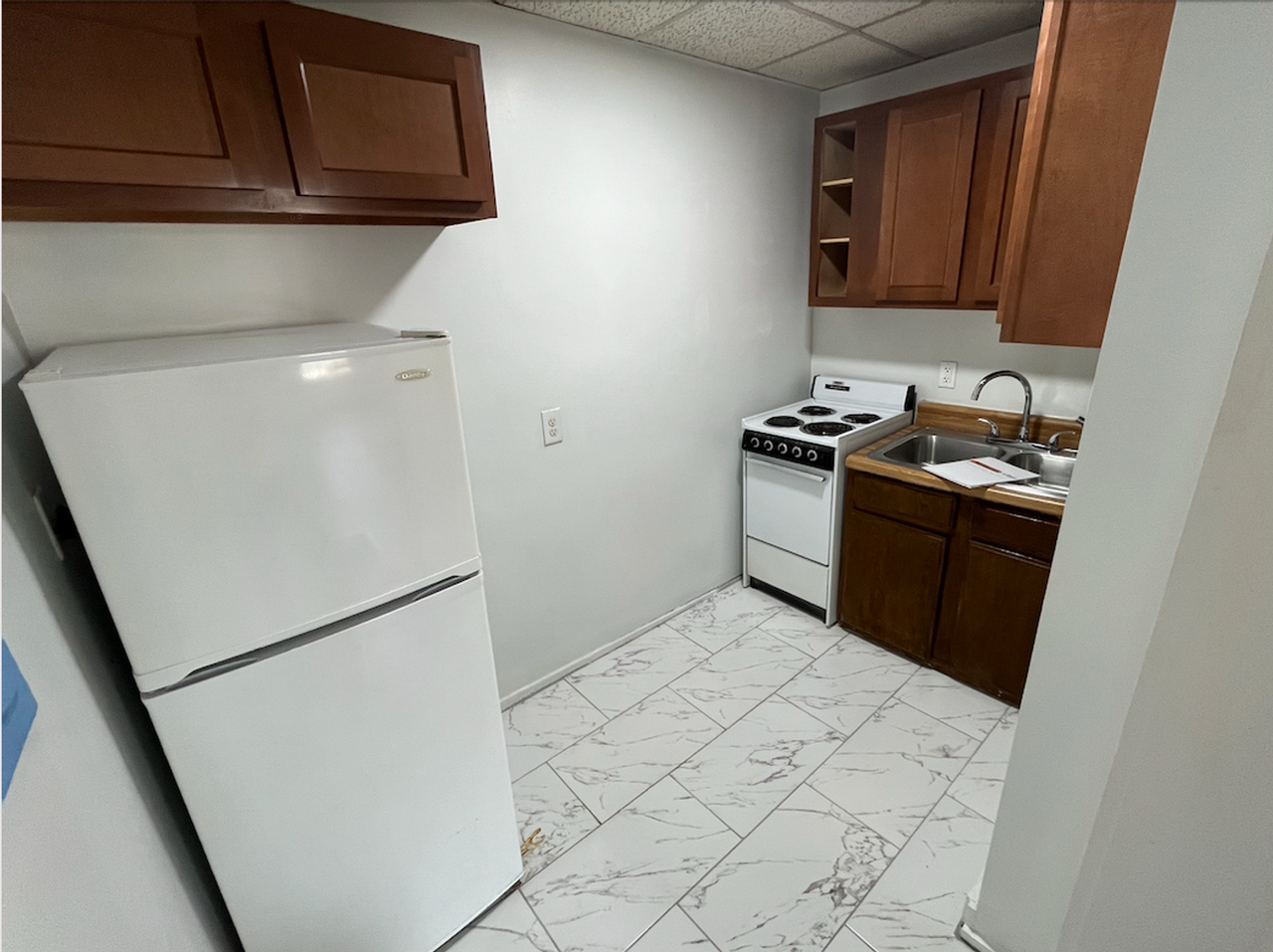 1221 White Ave - Photo 3 of 5
