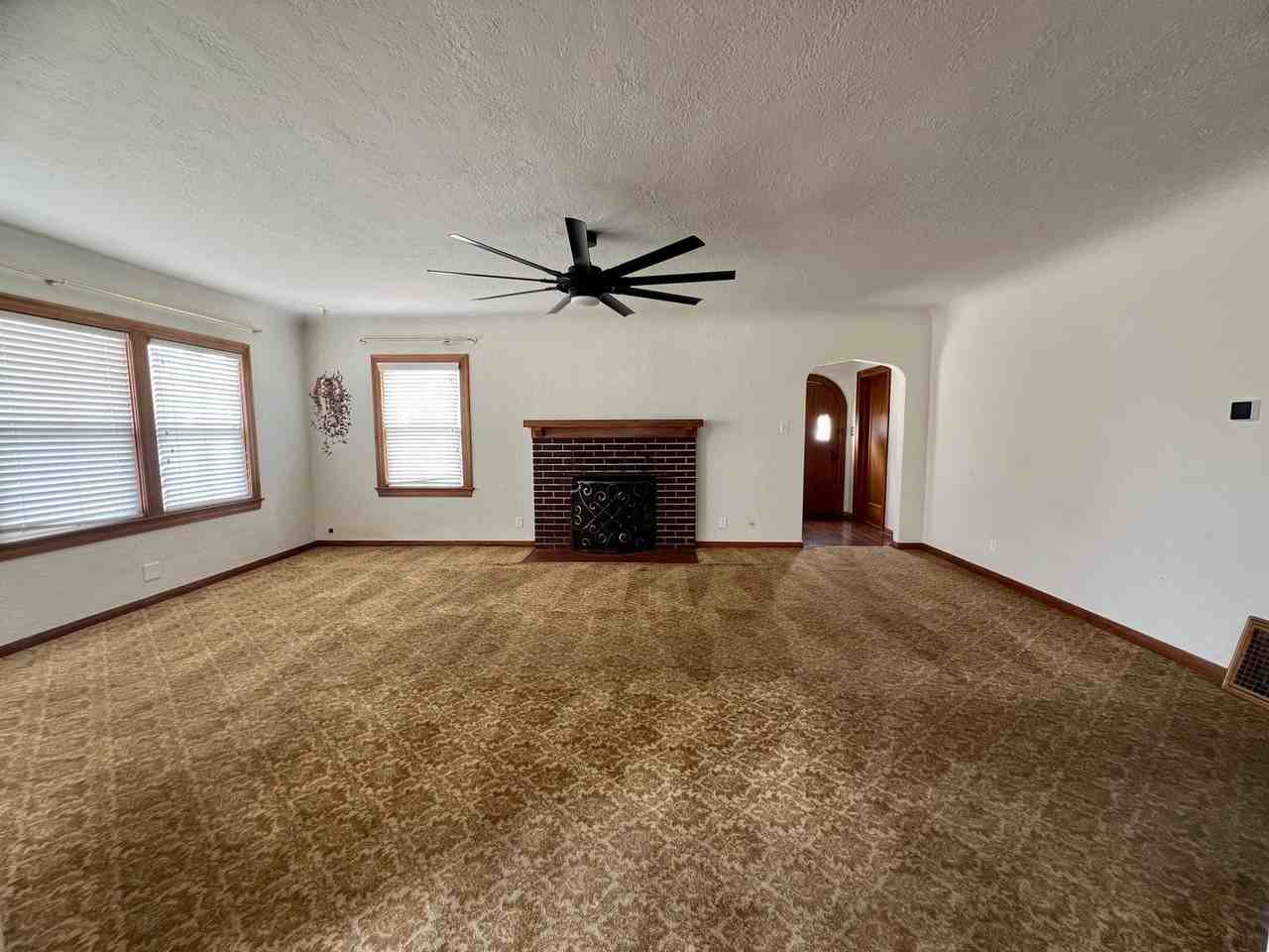 790 E San Joaquin Ave - Photo 6 of 30