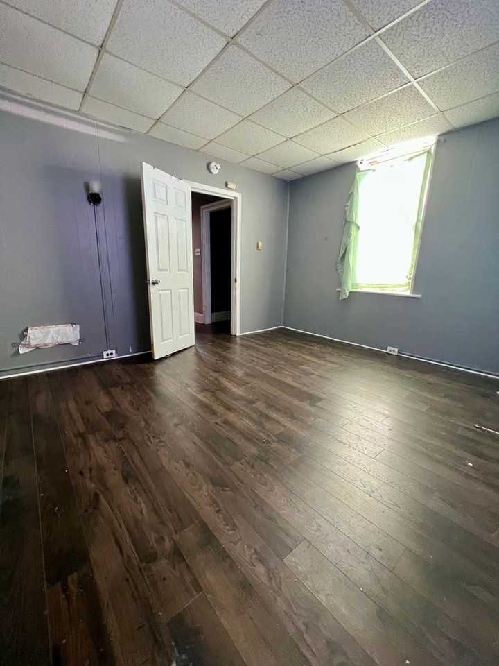 700 Pine St #2F - Photo 5 of 17