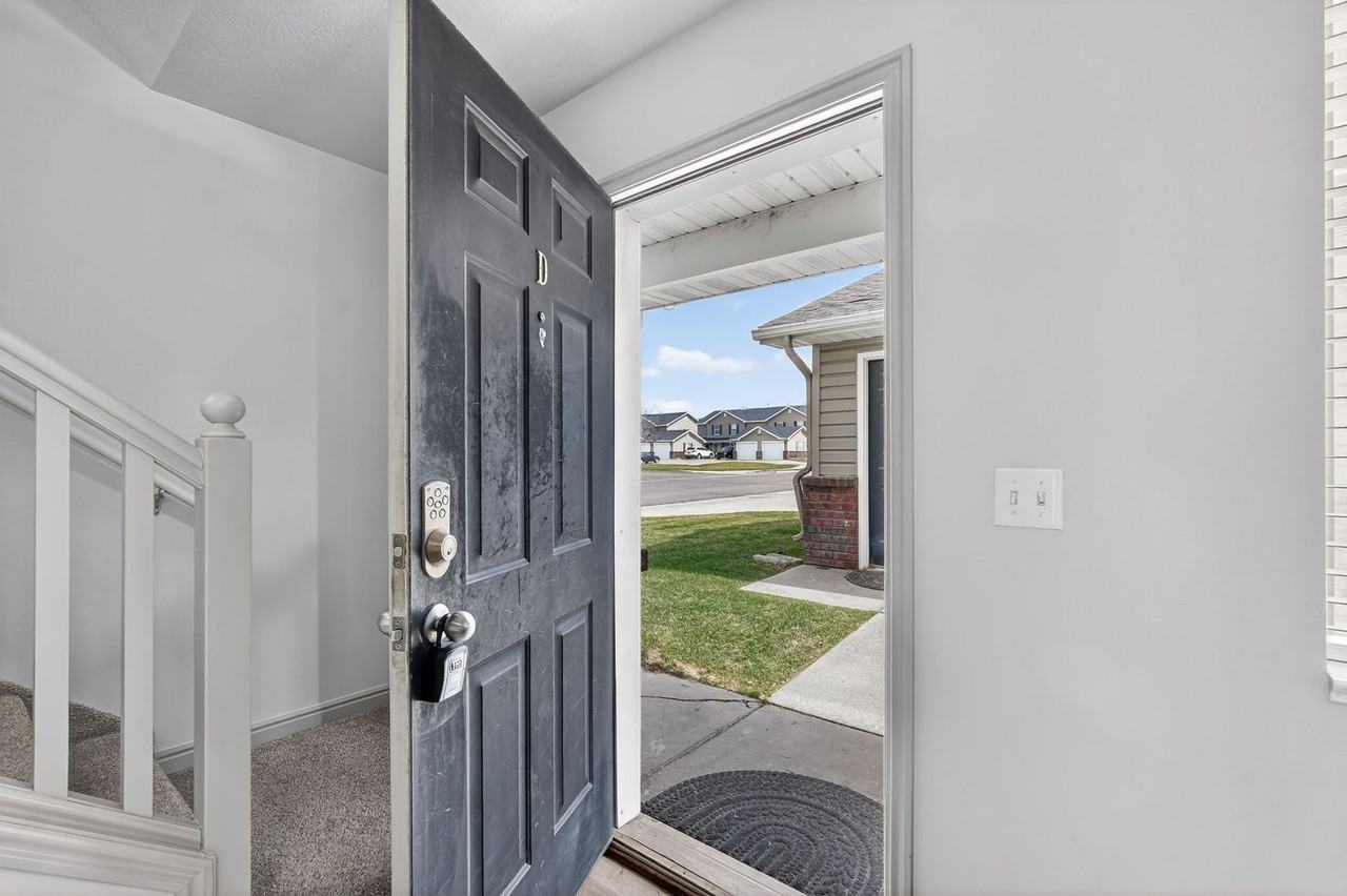 501 Pheasant Ridge Dr #D - Photo 2 of 50