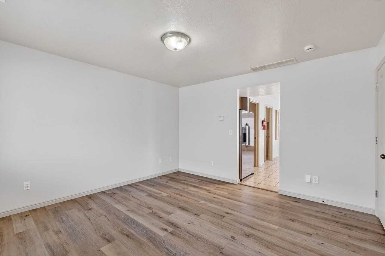 501 Pheasant Ridge Dr #D - Photo 3 of 50