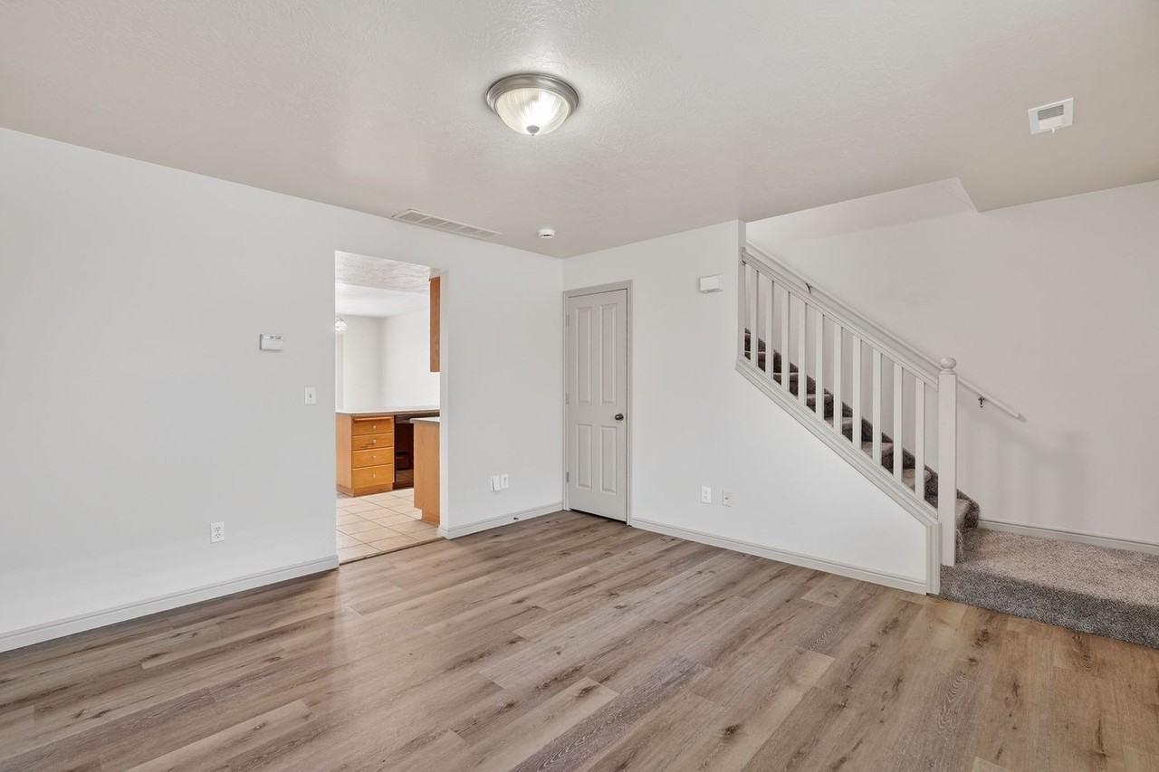 501 Pheasant Ridge Dr #D - Photo 4 of 50