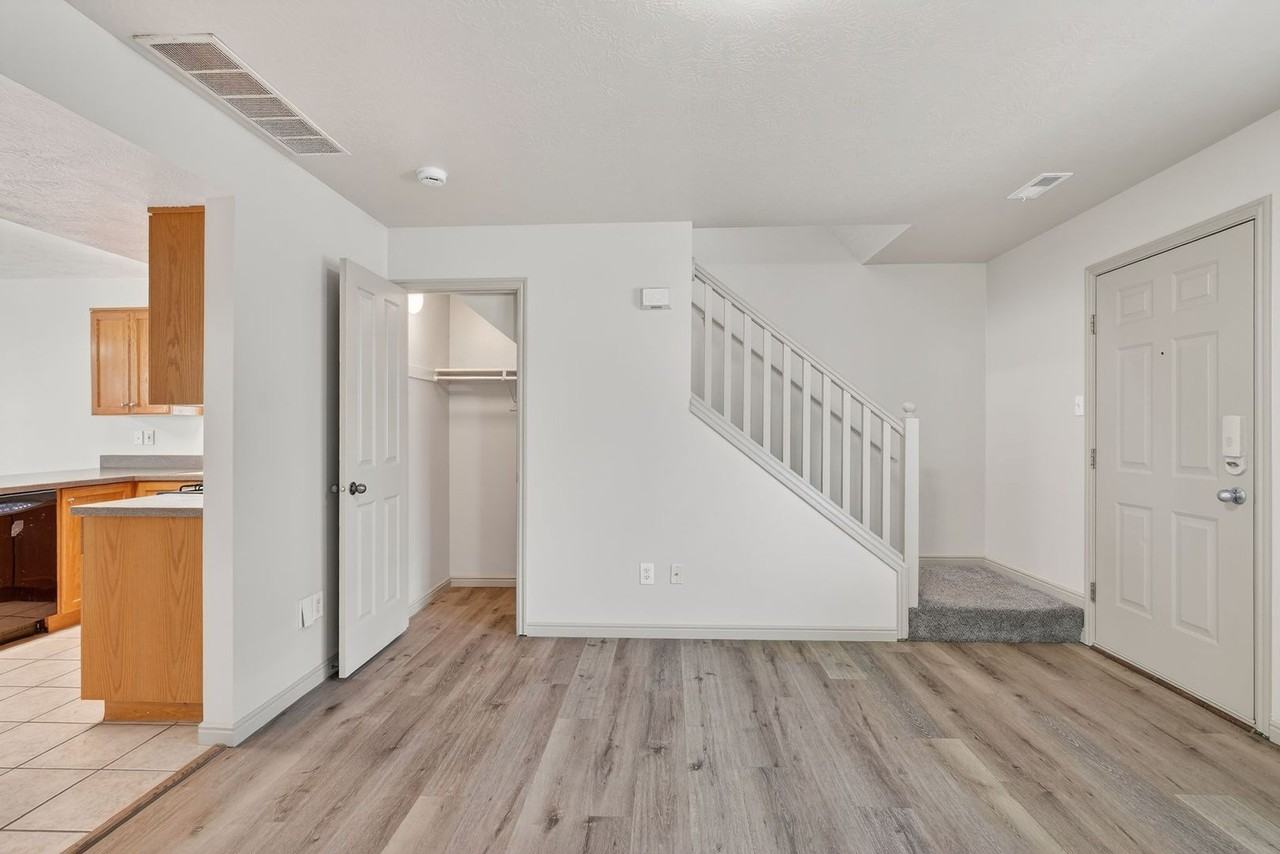 501 Pheasant Ridge Dr #D - Photo 5 of 50