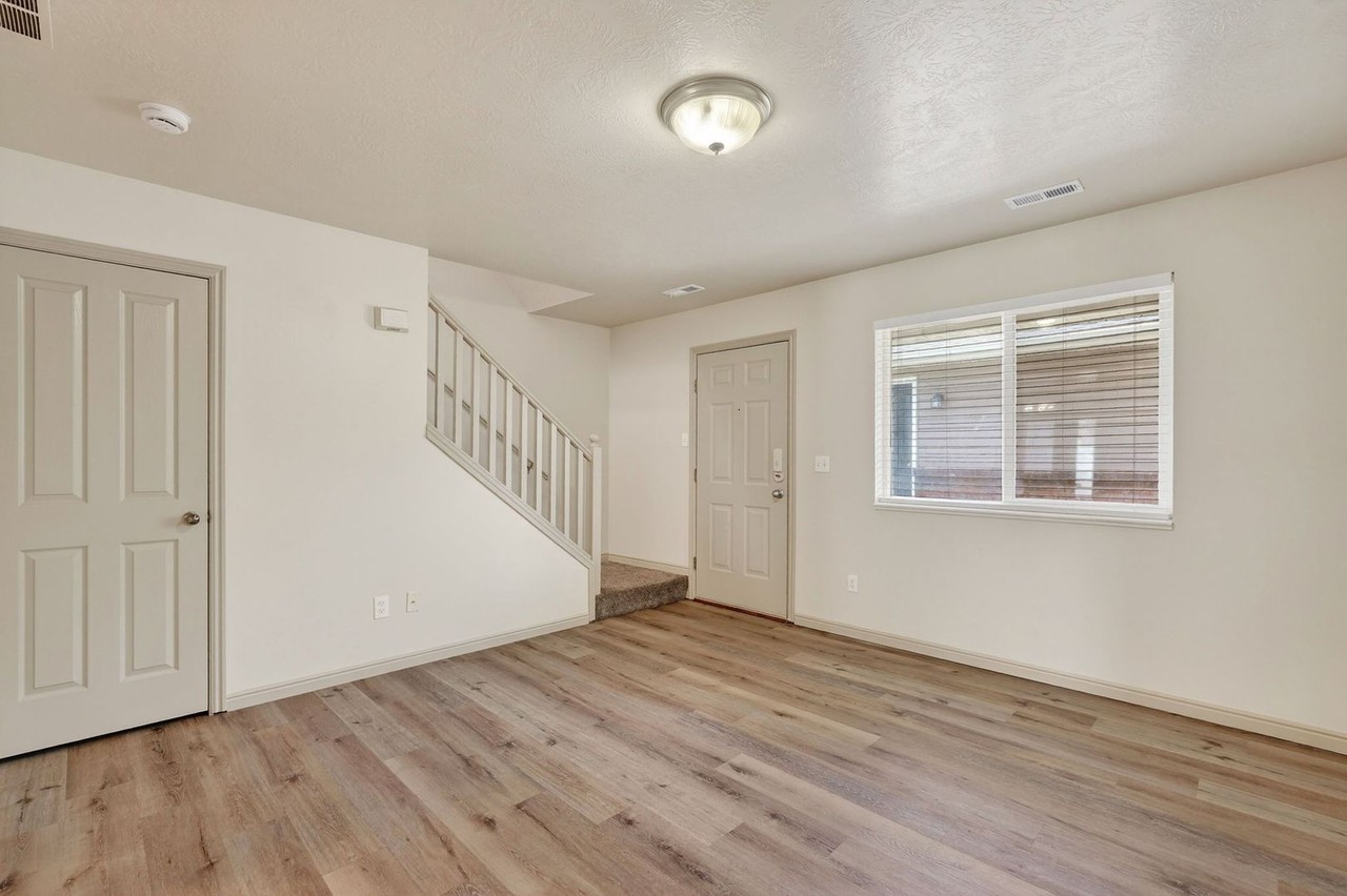 501 Pheasant Ridge Dr #D - Photo 6 of 50