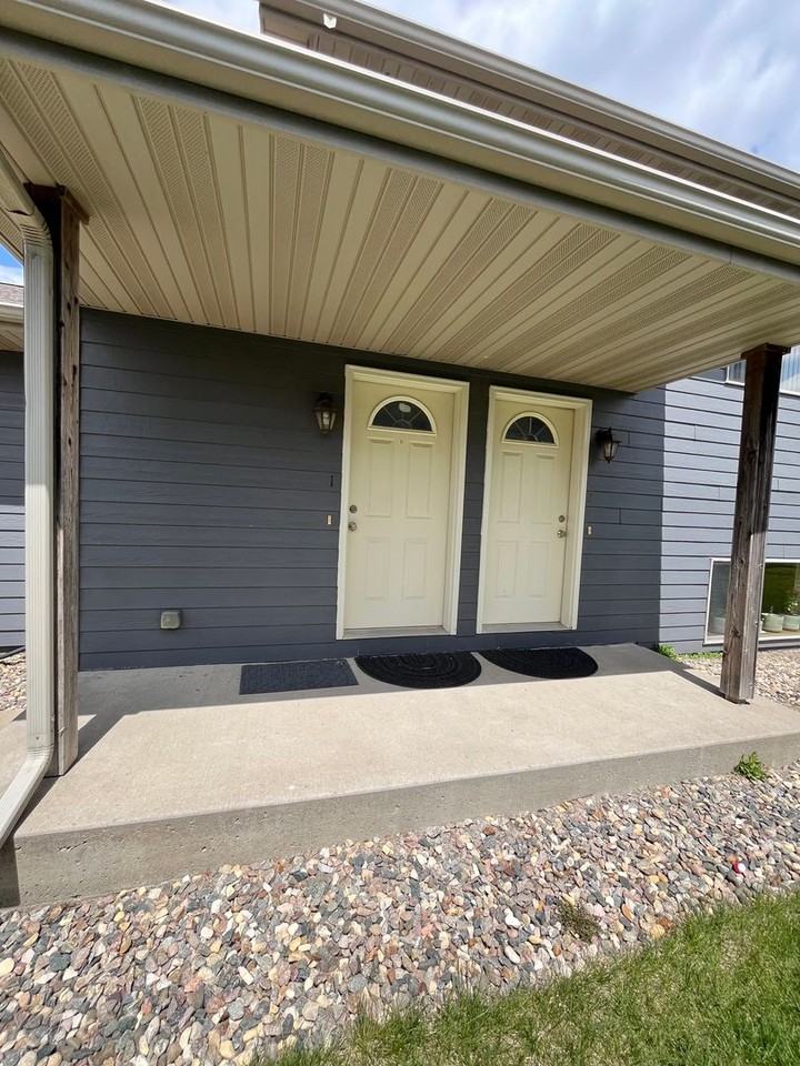 8204 S Hughes Ave #2 - Photo 3 of 28