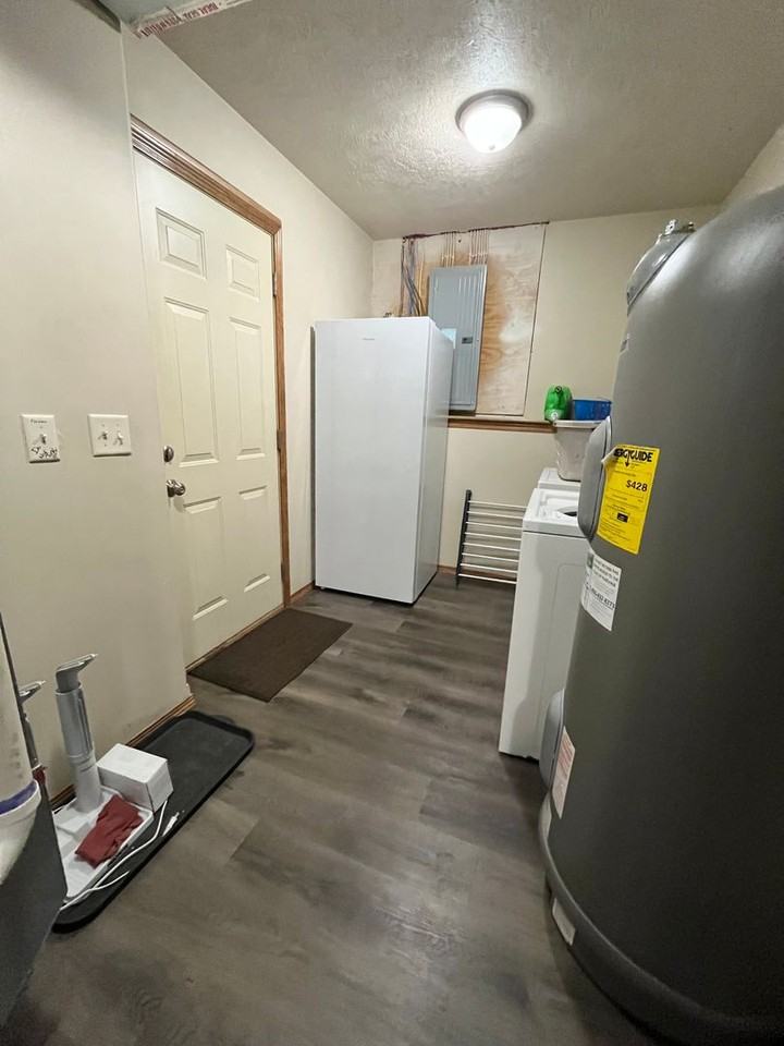 8204 S Hughes Ave #2 - Photo 6 of 28