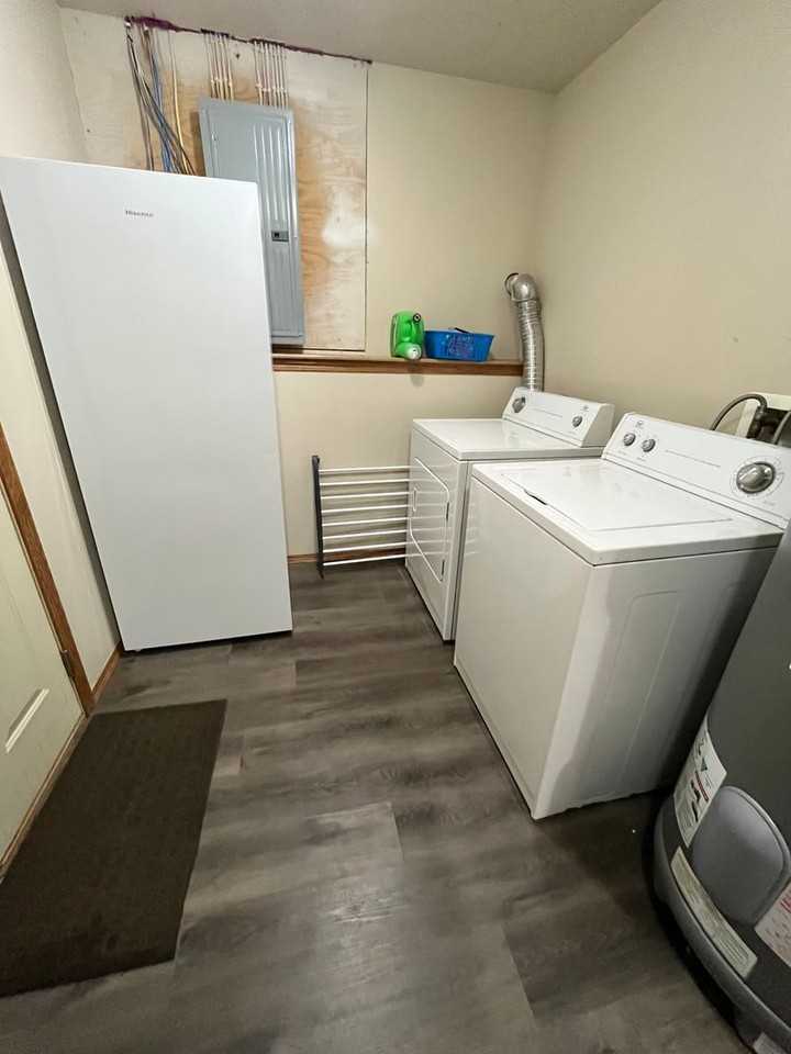 8204 S Hughes Ave #2 - Photo 7 of 28