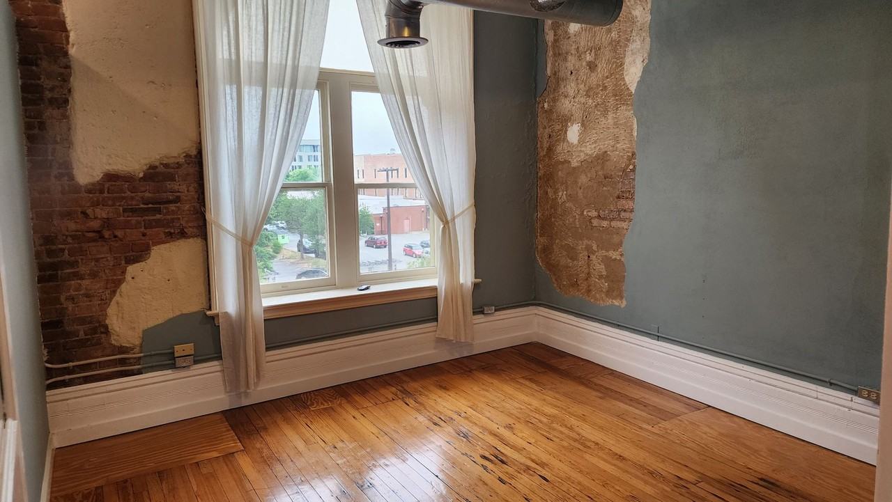 1204 1st Ave #303 - Photo 4 of 24