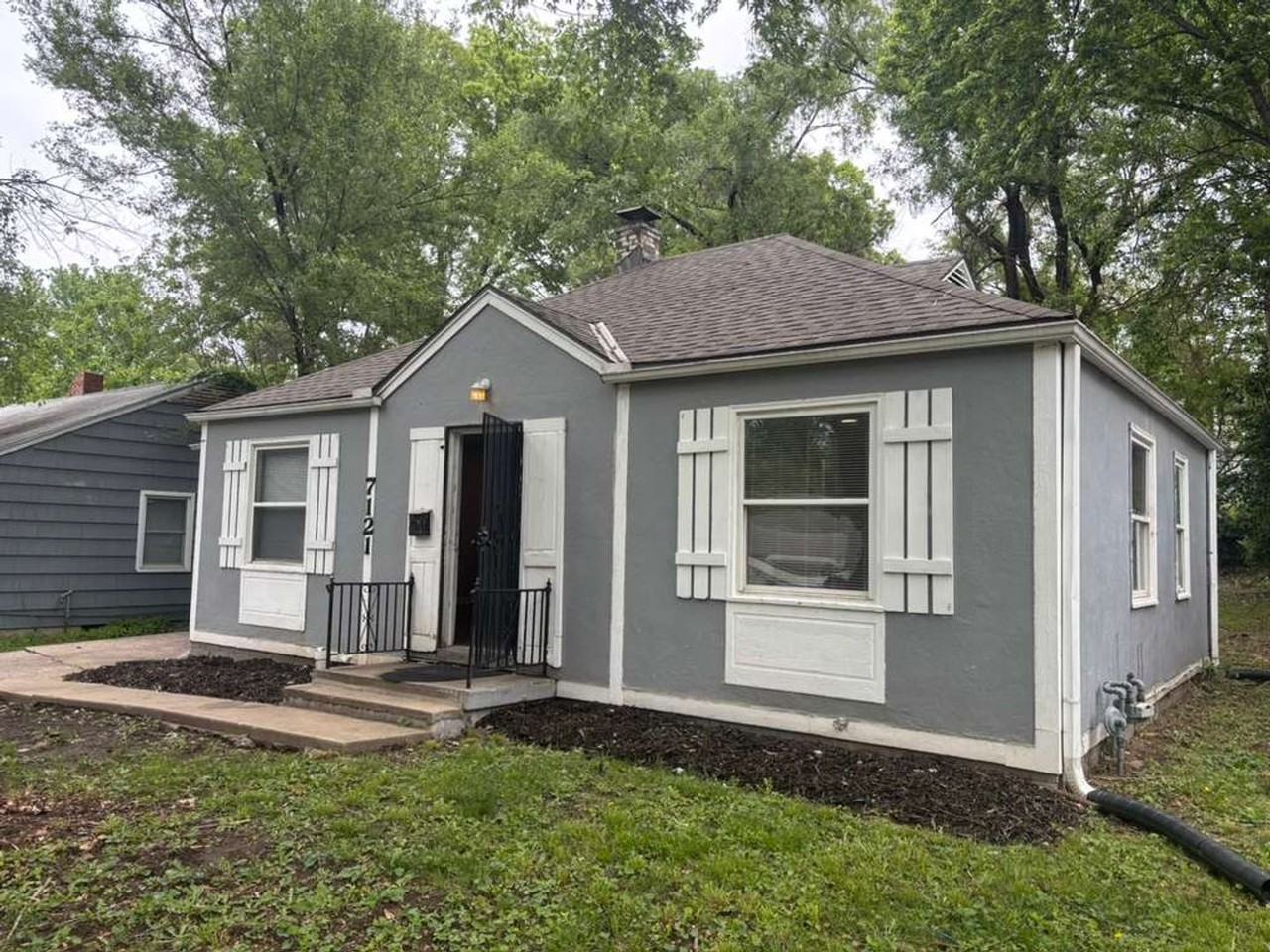 7121 Woodland Ave