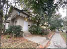 featured image of 522 E Harwood St